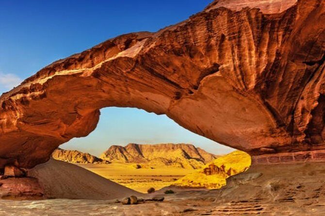 4 days Petra & Wadi Rum Tour from Aqaba Airport - Day 1 in Aqaba: quick arrival support and a real hotel night