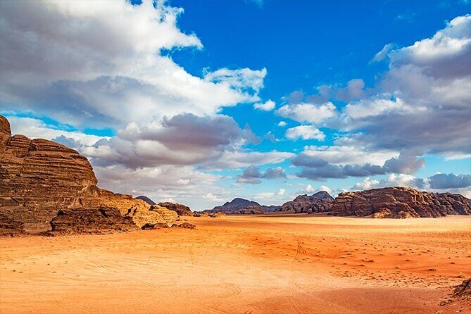 4-Night Private Exploring Jordan Tour - Wadi Rum: Valley of the Moon jeep tour and a tent under stars