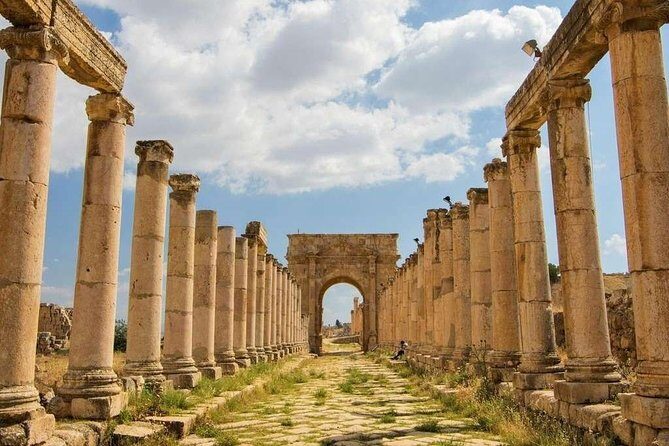 6-Day Private Tour, Jordan's Top Attraction - Day 2 in Jordan’s north: Citadel, Ajloun Castle, and Jerash ruins