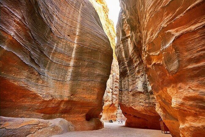 8 Days Jordan Tour: Petra, Wadi Rum, Aqaba - Price and logistics: what $1,265 buys you (and what to watch)