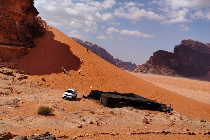 Day Tour / Traditional Meals / Over Night - Lawrence Spring and Jebel Khazali: the route that sets the tone
