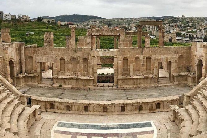 Départ Garanti Francophone (GIR) SAMEDI - SAMEDI - Premier contact à Amman: citadelle, théâtre romain et forts arrêts