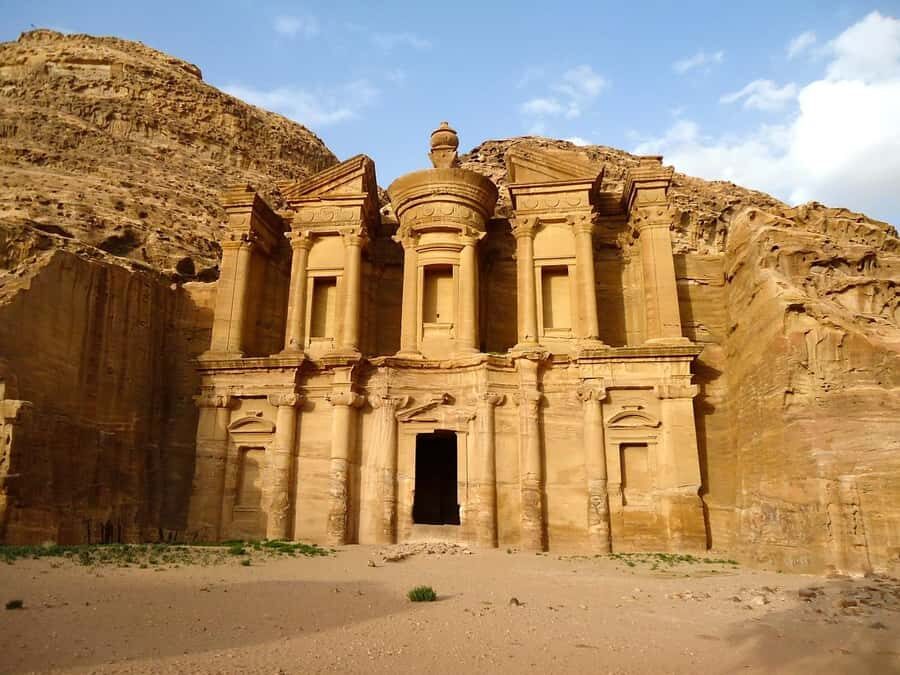 From Amman: Petra, Wadi Rum & Dead Sea 3-Day Tour - Wadi Rum 4x4 Safari: Seeing Sandstone Mountains and Ancient Inscriptions