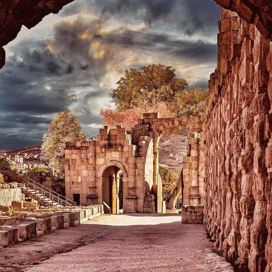 From Amman Trip To Jerash - Forum and Oval Plaza: the human-size moments