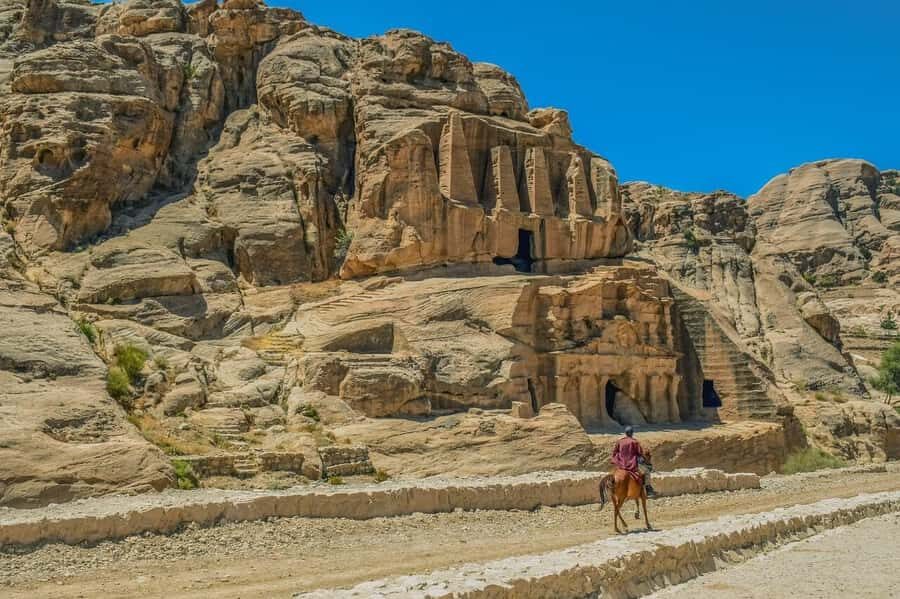 From Eilat: Petra Guided Full-Day Trip with Lunch - Ride to Petra from Eilat: Heat, Comfort, and a Desert That Feels Like the Pre-Game