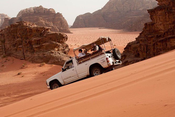 Full-Day Jeep Safari "Wadi Rum Highlights!" w/ Bedouin Lunch - Getting Started: Wadi Rum Rest House and Real-World Jeep Seating