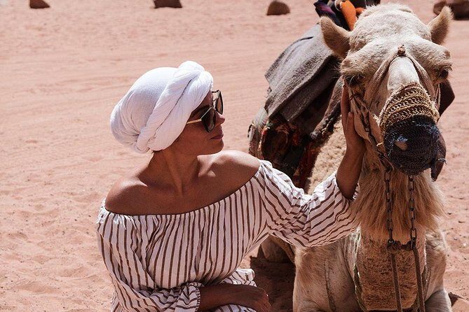 Full-Day Jeep Tour & Overnight - Jebel Khazali and Rock Art: Where the Canyon Gets Personal
