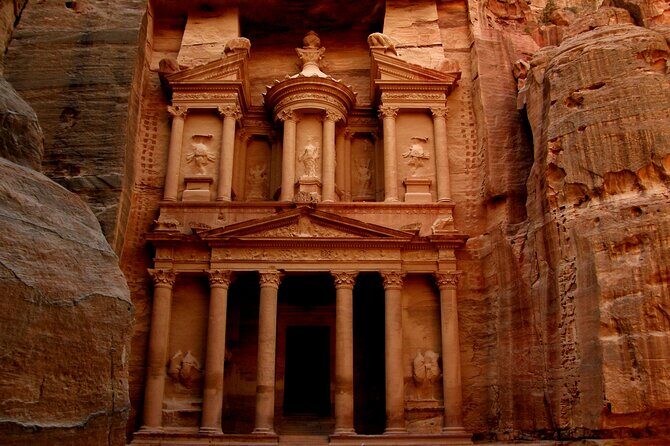 Full-Day Petra Adventure: Round-Trip Transportation from Amman - Siq Walk: The 1-Hour Gorge Segment You Should Pace