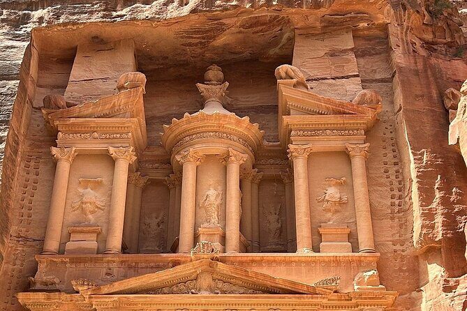 Full-Day Private Tour in Petra and Wadi Rum from Aqaba - Entering Petra’s Siq: What the 700 Meters to the Gorge Really Means
