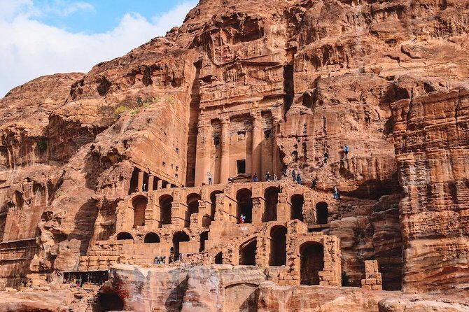 Full Day Tour To Petra From Amman - Sunset reflections and the ride back: timing your last photos