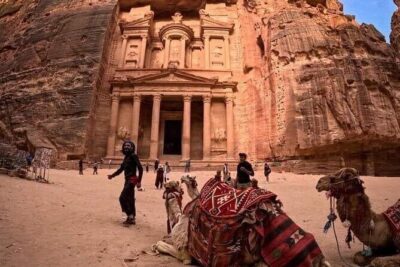 Full-Day Trip in Petra from Aqaba - Al-Khazneh (Treasury) and the Avenue of Facades: your main visual loop