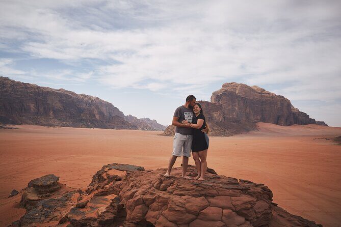 Jeep Tour in Wadi Rum with Professional Guide (Full day) - Bedouin tea, lunch, and why “included” matters here