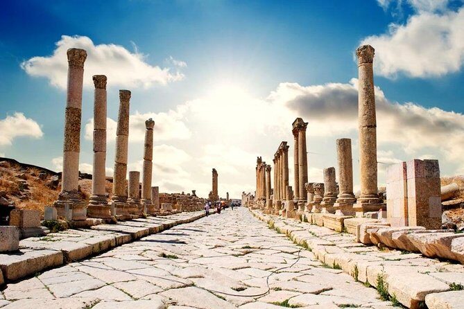 Jerash Half-Day Tour From Amman - The Jerash Ruins Walk: From the Ancient Gate to Oval Plaza