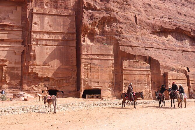 Literary tourism experience in Petra - Day One: Wadi Musa backstory and your first reading viewpoint
