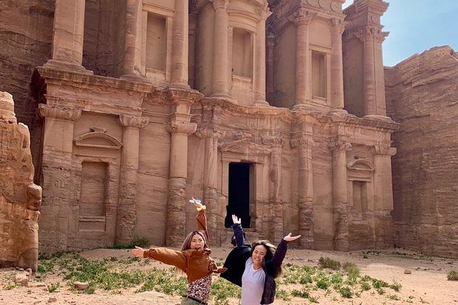 Petra Day Tour from Dead Sea - Entering Petra via the Siq canyon: how to pace the walk
