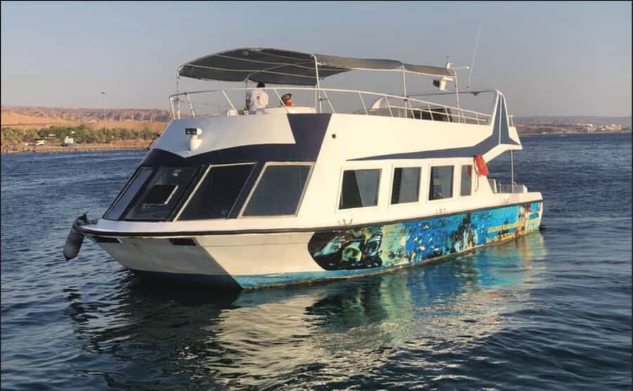 Private beach access with lunch and boat trip - The boat ride: glass-bottom views, what to confirm, and who runs it