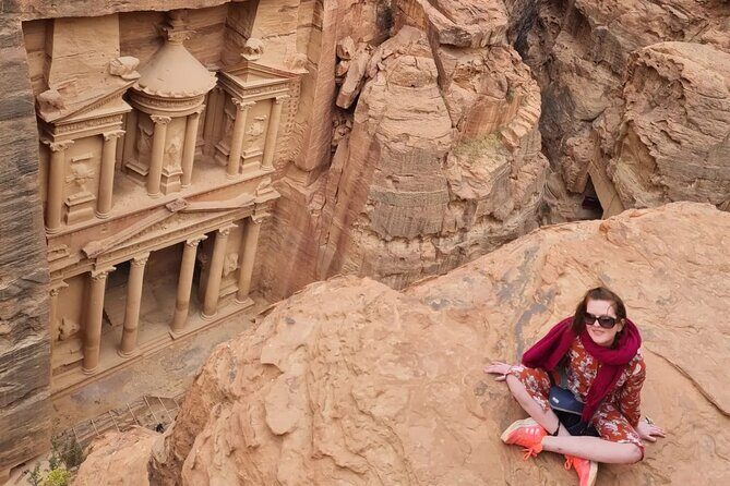 Private Indiana-Jones Archeological Trail Tour - Stop 1: The Treasury and the first sweep of Al Siq