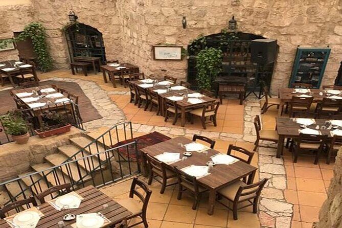 Private Madaba Haret Jdoudna Restaurant Lunch or Dinner from Amman - Your Mezze Meal: What It’s Like and What to Look For