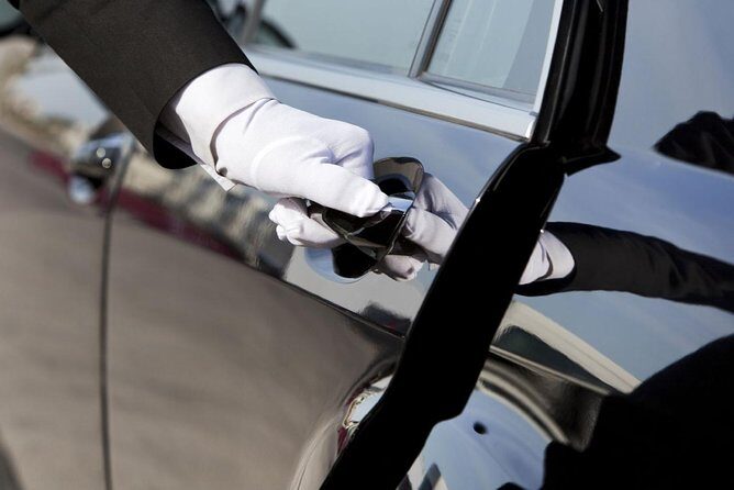 Private Transportation services (Day Use) - Choosing your vehicle: sedan or minivan for real group flow