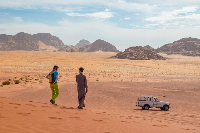 Two-Hour Jeep Safari "Wadi Rum Highlights!" w/ Professional Guide - The Red Sand Dune Moment: Photos, Angles, and Quick Explosions of Color