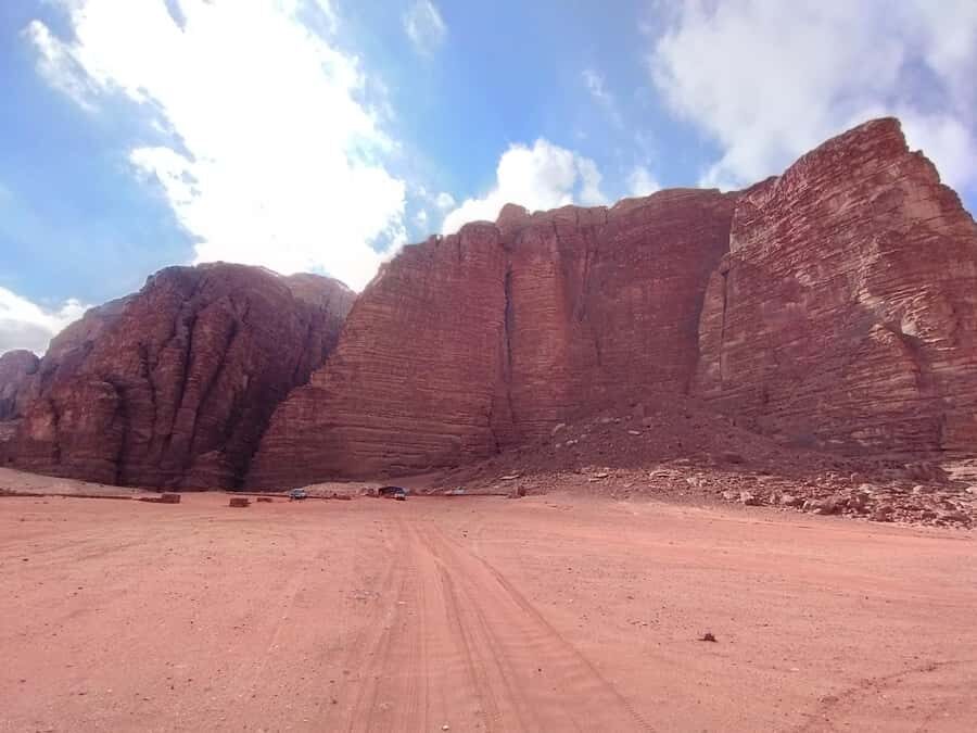 Wadi Rum: 2-Hour Jeep Tour with Bedouin Tea - Khazali Canyon: Scenic Photo Time on the Way