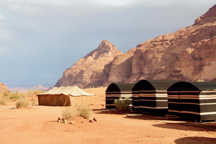 Wadi Rum: 2nights|3Day all-inclusive BedouinDesertExperience - Day 2 trekking choices: Burrah Valley or Lawrence House-style viewpoints