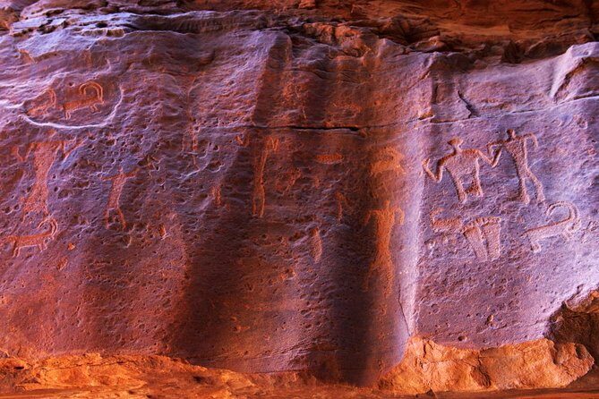 Wadi Rum: 4 Hour Highlights Tour - Photo Stops and Short Walks: Getting Off the 4WD Without Losing Time