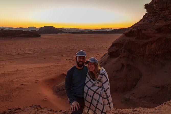 Wadi Rum: Explorer 5 Hour Jeep Tour PASS + Bedouin Tent + Meal - Pickup from Aqaba and how the day flows