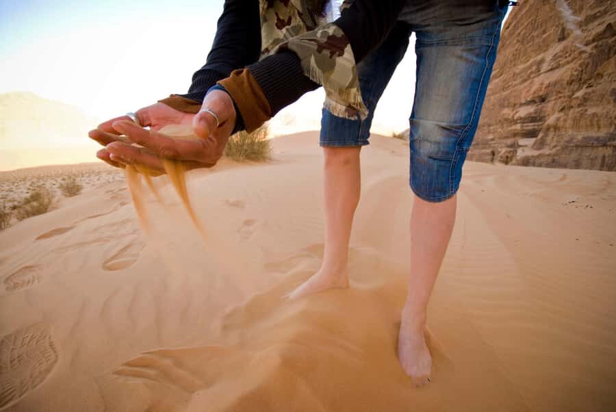 Wadi Rum: Guided Jeep Tour With Overnight Stay and Meals - The 2-3 day rhythm: how the jeep route feels on the ground