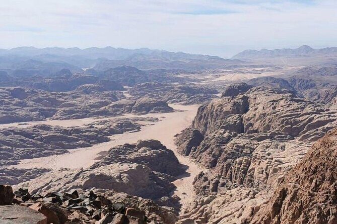 Wadi Rum Mountain Hike: Umm Ad Dami, highest point of Jordan + Jeep tour & Lunch - Small-group feel: why the number matters